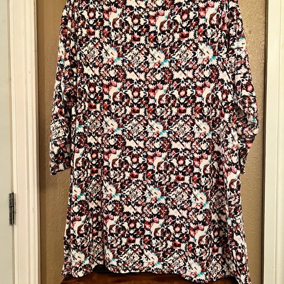 Rose+Olive Top. - Picture 2 of 5